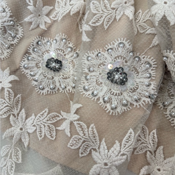 Anthropologie Beige and White Floral Lace Top - Picture 3 of 4